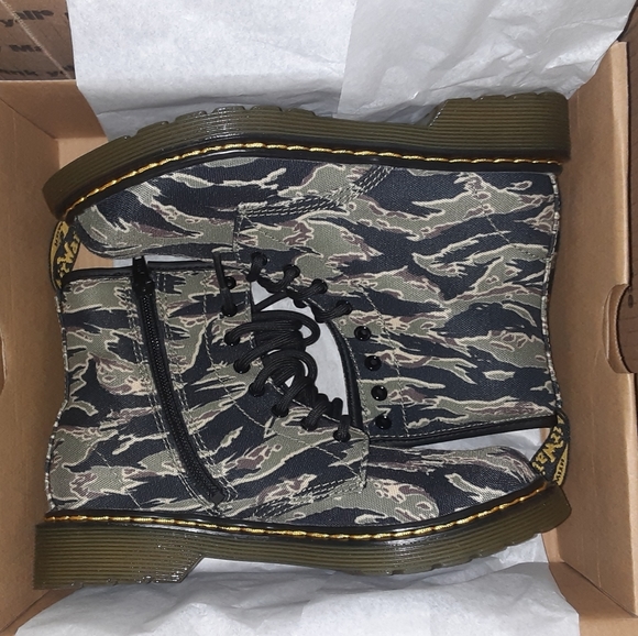 dr martens camouflage boots